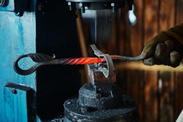 Endüstriyel Makine Nedir? Hangi Türleri Vardır ve Nerelerde Kullanılır?-Nargesa